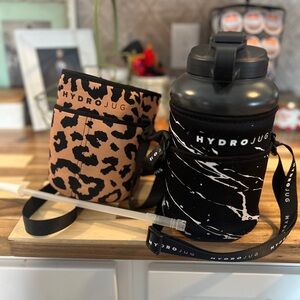 HydroJug with two Sleeves and extra straw